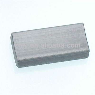 4.8 G/cm3 Densidad Magnetos de bloque de ferrita de rendimiento automotriz para altavoces